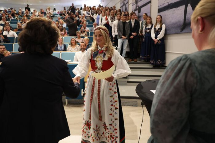 Bilde av glade studenter