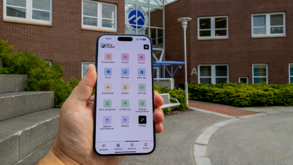 Foto av skjermen til en telefon som viser appen "Mine studier"