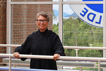 Bilde av rektor Elin Mordal på Høgskolen i Molde