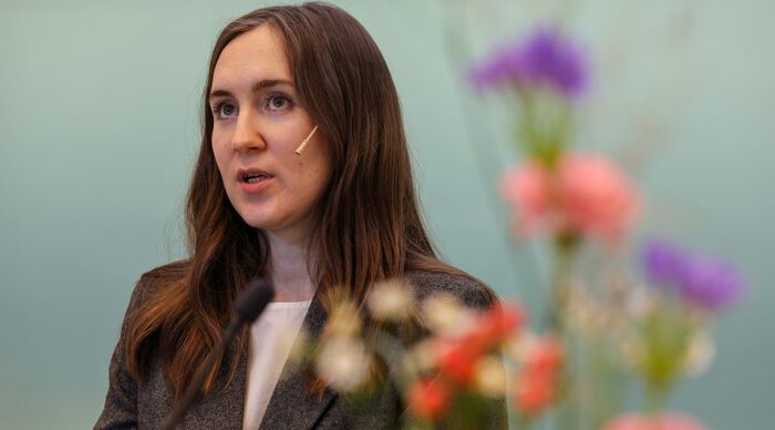 Olena Klymenko prater til salen