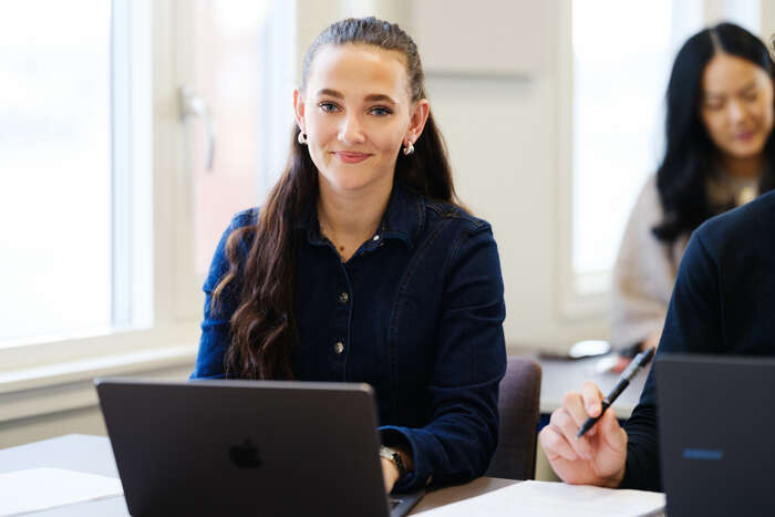 Student med laptop