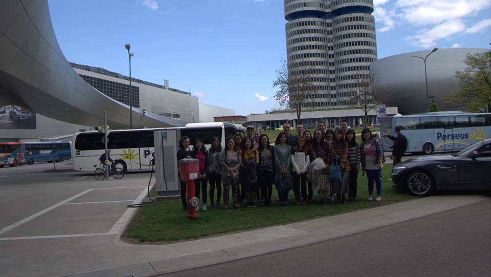 Tur til BMW Welt. (Foto: Brit Flemmen Berg 2014).