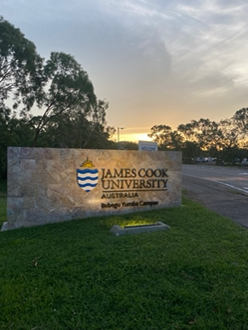 Utenfor James Cook University. (Foto: Inga Huus 2024).