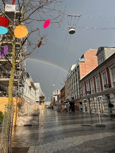 Gågaten i sentrum. (Foto: June Fjellvik 2024).