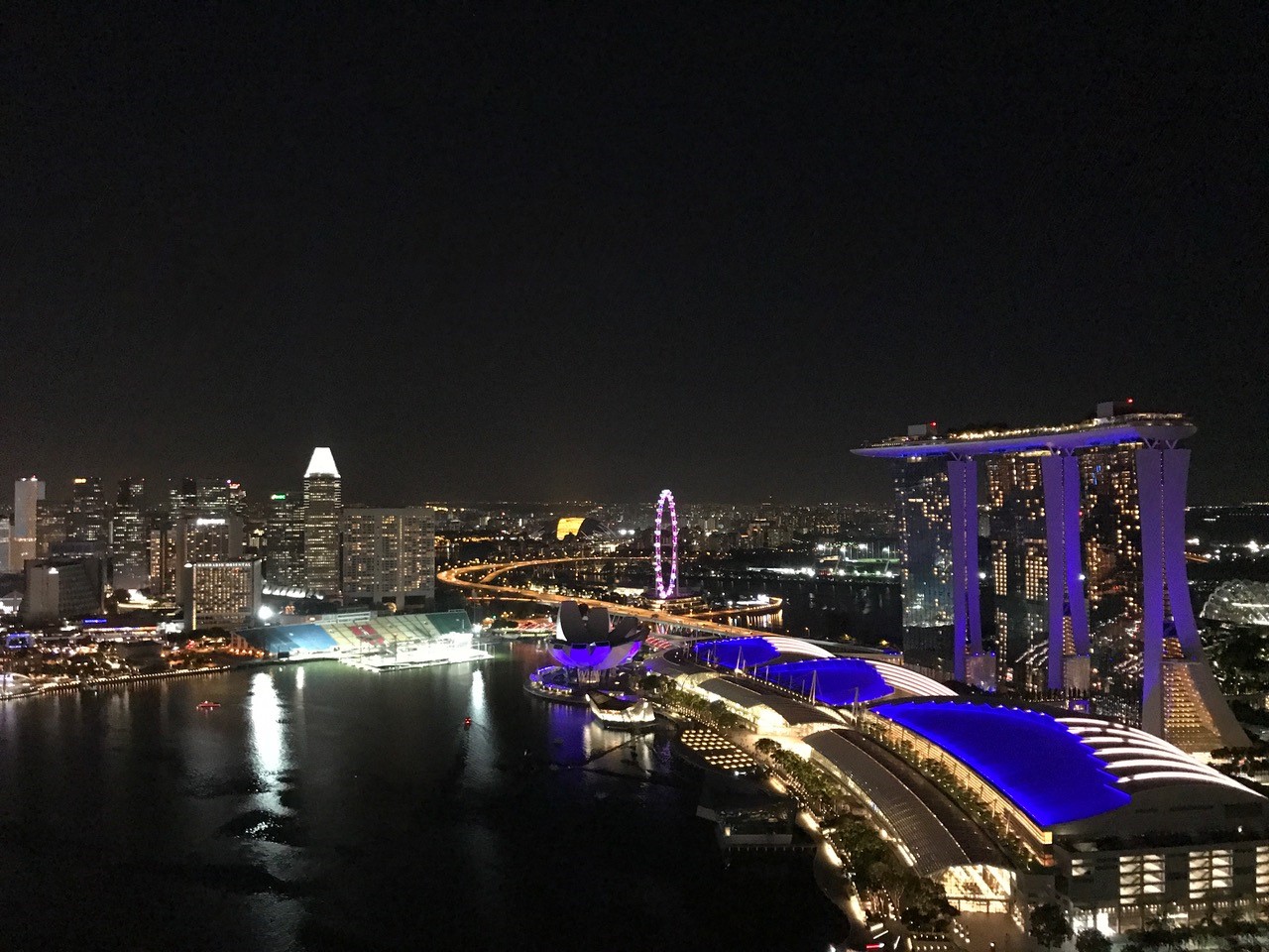 Singapore by night. (Foto: Lotte Amundal 2017).